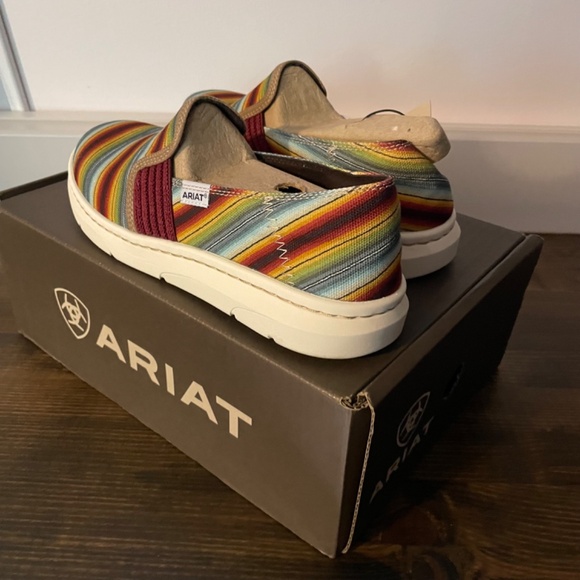 Ariat women’s Ryder Old Muted Serape size 10 - Picture 5 of 8